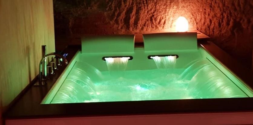 ロッカストラーダ La Grotta Nel Borgoヴィラ エクステリア 写真